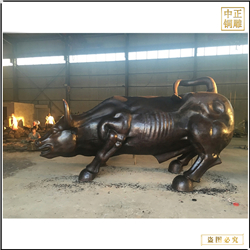 小區(qū)門(mén)口華爾街銅牛 